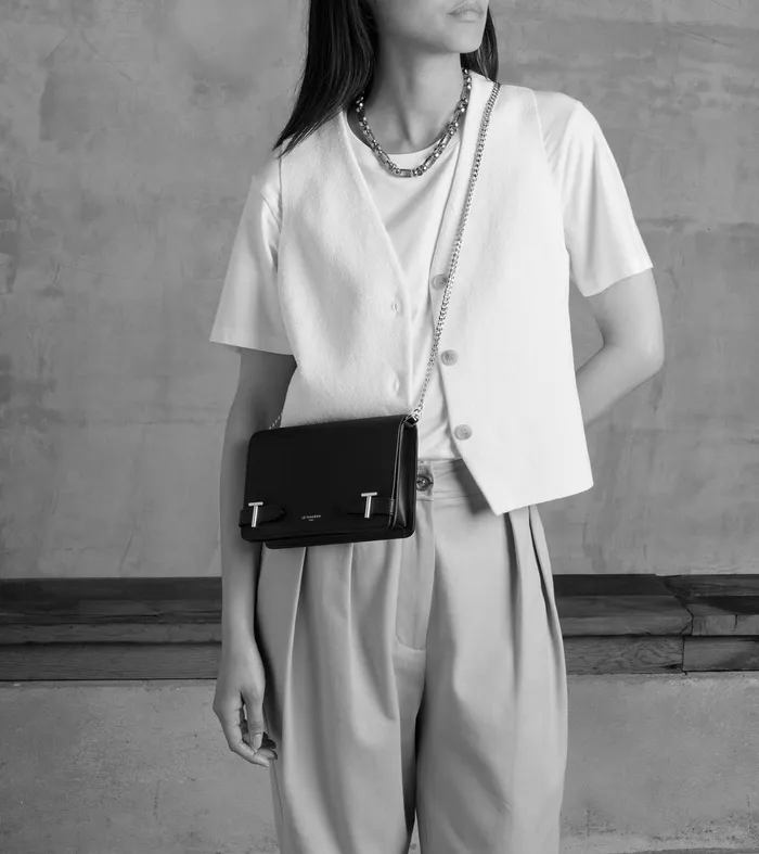 Le Tanneur Crossbody Bags Women Small Bag With Crossbody Strap In Signature T Leather Powder Pink