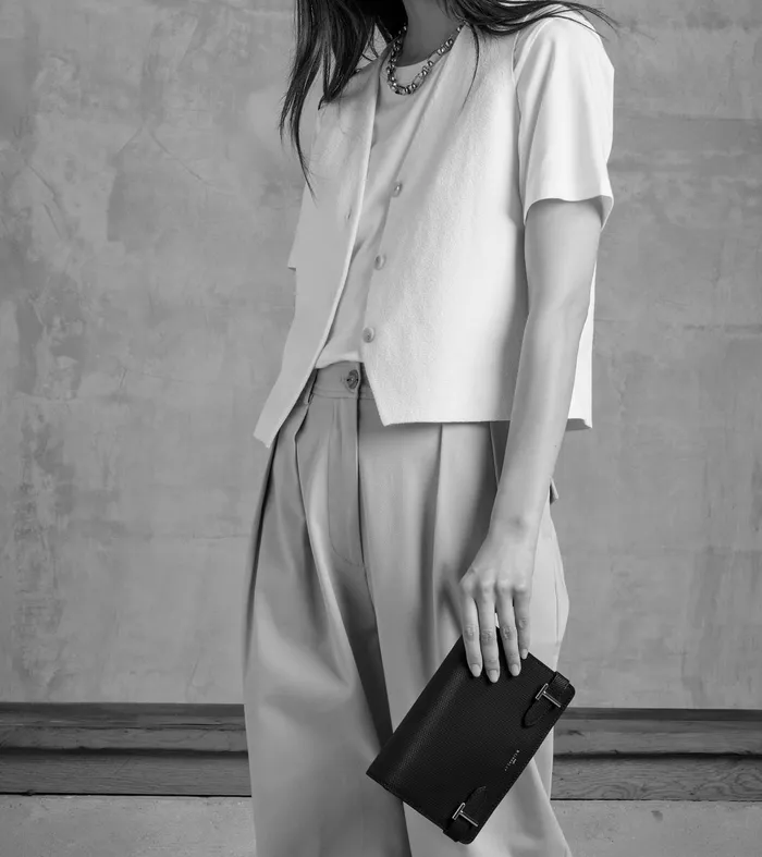 Le Tanneur Crossbody Bags Women Small Bag With Crossbody Strap In Signature T Leather Powder Pink