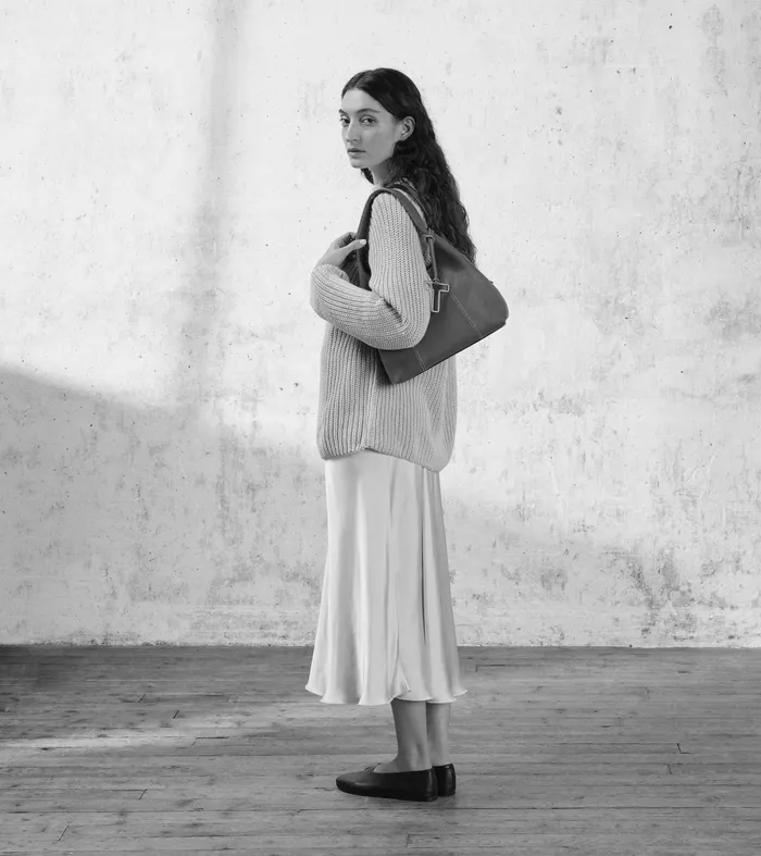 Le Tanneur Totes and Shoulder Bags Women MediumSized Shoulder Bag In Grained Leather Twilight Blue