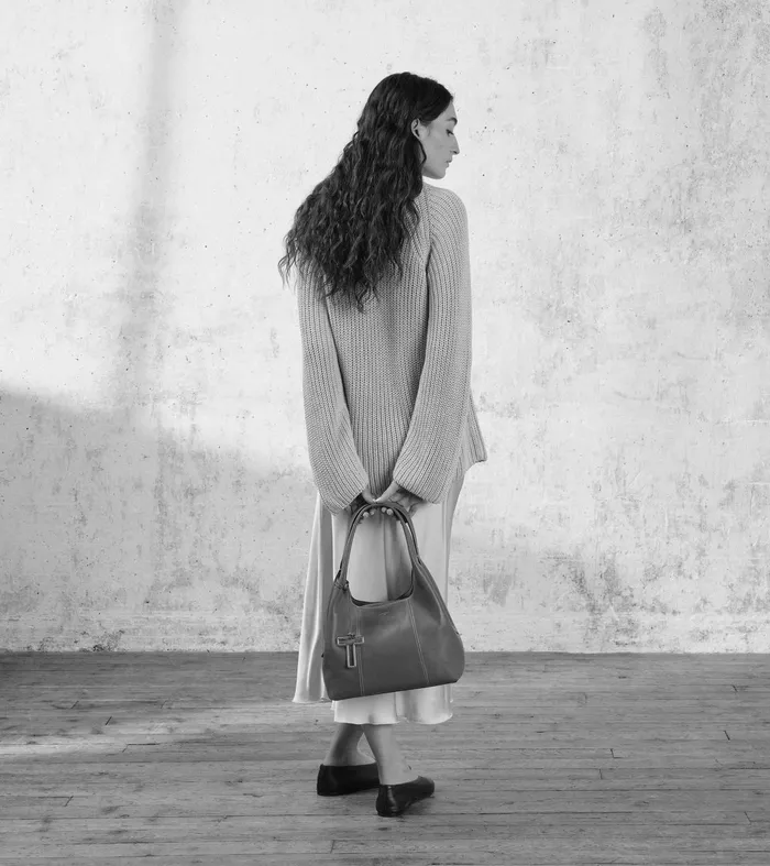 Le Tanneur Totes and Shoulder Bags Women MediumSized Shoulder Bag In Grained Leather Twilight Blue