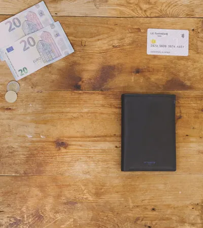 Le Tanneur Wallets Men Large Wallet With Zipped Pocket And 2 Shutters In Smooth Leather Black