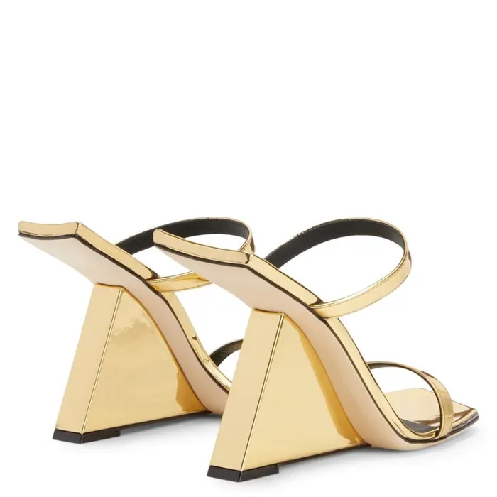 Lilii Borea Gold Women Giuseppe Zanotti Sandals