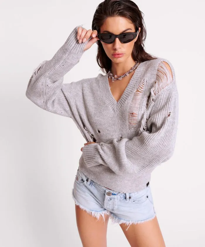 One Teaspoon Knitwear Women Grey Distressed Sweater With Laddered VNeck