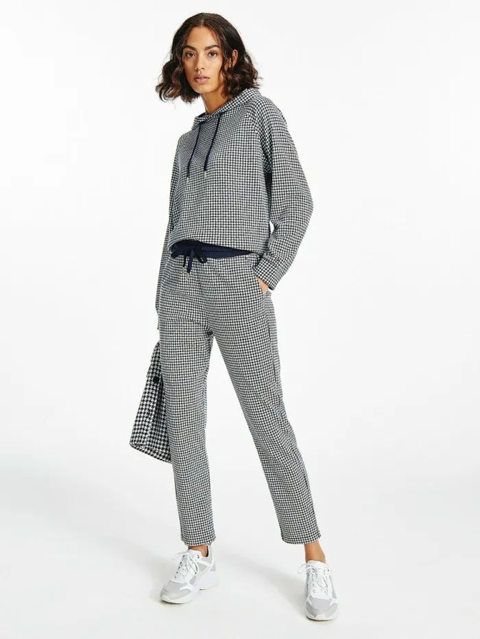 Tommy Hilfiger Houndstooth Jacquard Tapered Joggers Small HoundstoothDesert Sky Ecru Womens Trousers Tommy Hilfiger Houndstooth Jacquard Tapered Joggers Small HoundstoothDesert Sky Ecru Womens Trousers