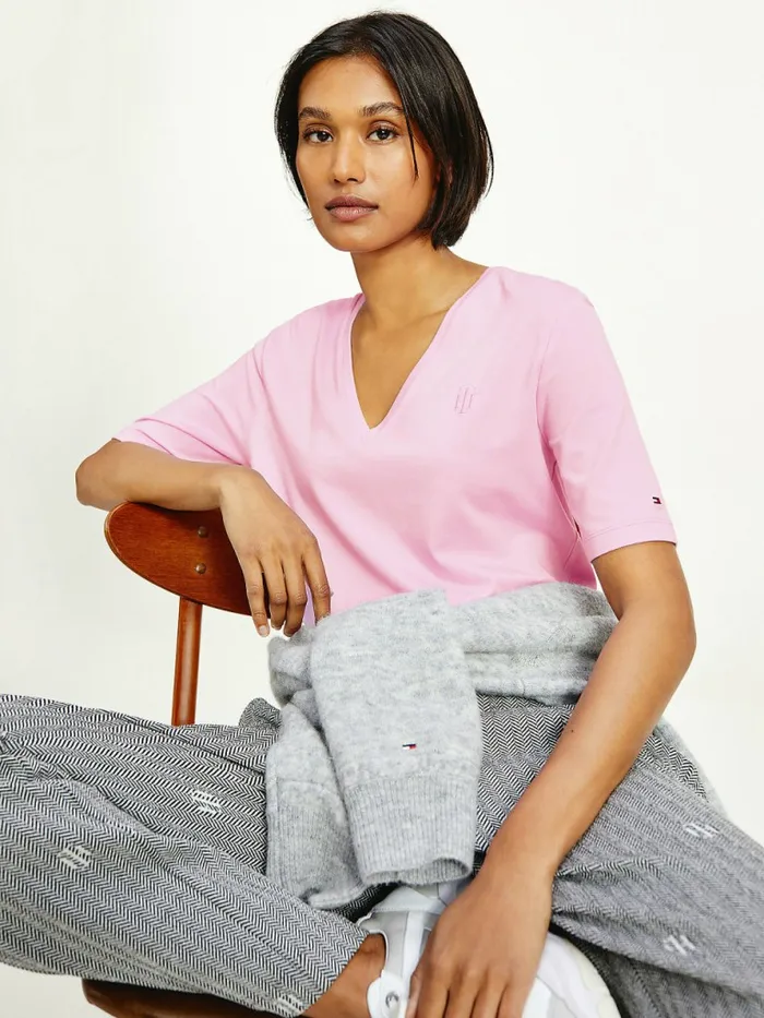 Tommy Hilfiger Relaxed Fit VNeck Monogram TShirt Luminous Lilac Womens TShirts Casaul Tommy Hilfiger Relaxed Fit VNeck Monogram TShirt Luminous Lilac Womens TShirts Casaul