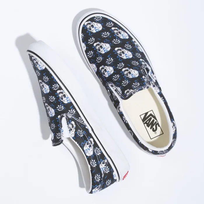 Vans Classics Shoes MensWomens Flash Skulls Classic SlipOn BlackTrue White Vans Classics Shoes MensWomens Flash Skulls Classic SlipOn BlackTrue White