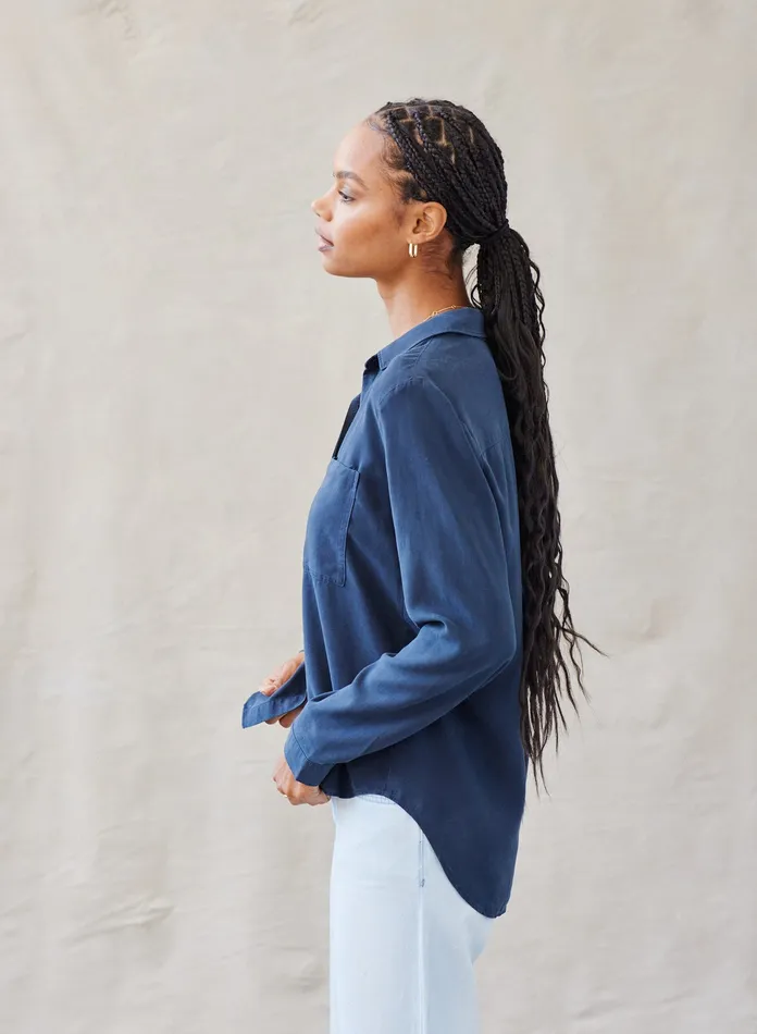 Women Bella Dahl Long Sleeve Two Pocket Classic Button Down 8211 Endless Sea ENDLESS SEA