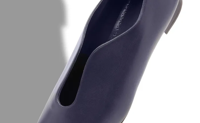 Women Casual Manolo Blahnik MACRONA Navy Blue Calf Leather Curved Flat Shoes Women Casual Manolo Blahnik MACRONA Navy Blue Calf Leather Curved Flat Shoes