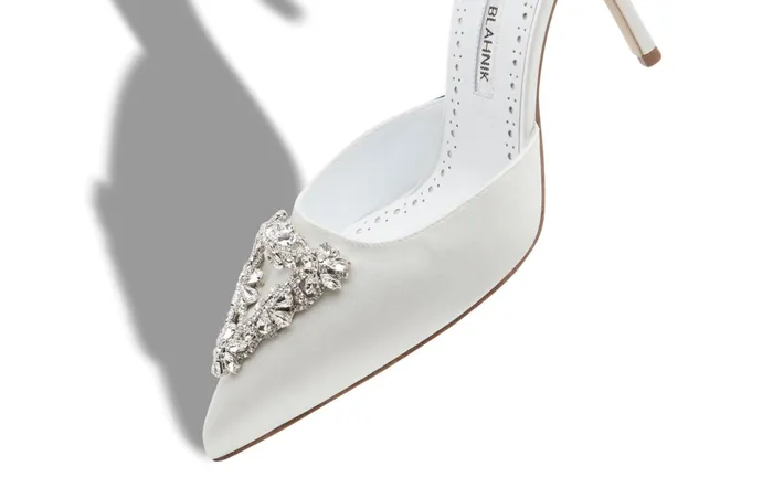 Women Dress Shoes Manolo Blahnik NAMUTRI White Satin Triangular Embellished Mules Women Dress Shoes Manolo Blahnik NAMUTRI White Satin Triangular Embellished Mules