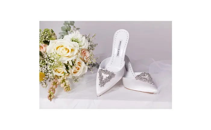 Women Dress Shoes Manolo Blahnik NAMUTRI White Satin Triangular Embellished Mules Women Dress Shoes Manolo Blahnik NAMUTRI White Satin Triangular Embellished Mules
