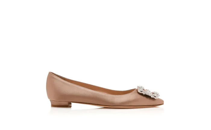 Women Flats Manolo Blahnik HANGISIFLAT Beige Satin Jewel Buckle Flat Shoes Women Flats Manolo Blahnik HANGISIFLAT Beige Satin Jewel Buckle Flat Shoes