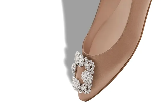Women Flats Manolo Blahnik HANGISIFLAT Beige Satin Jewel Buckle Flat Shoes Women Flats Manolo Blahnik HANGISIFLAT Beige Satin Jewel Buckle Flat Shoes