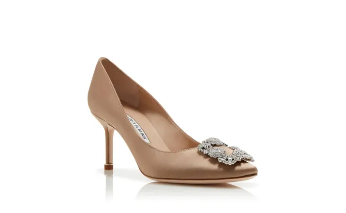 Women Hangisi Manolo Blahnik HANGISI 70 Beige Satin Jewel Buckle Pumps
