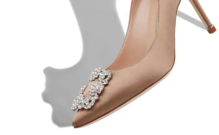 Women Hangisi Manolo Blahnik HANGISI 70 Beige Satin Jewel Buckle Pumps Women Hangisi Manolo Blahnik HANGISI 70 Beige Satin Jewel Buckle Pumps