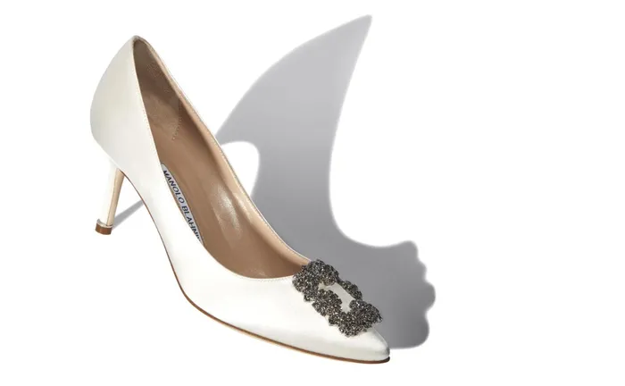 Women Hangisi Manolo Blahnik HANGISI 70 White Satin Jewel Buckle Pumps Women Hangisi Manolo Blahnik HANGISI 70 White Satin Jewel Buckle Pumps
