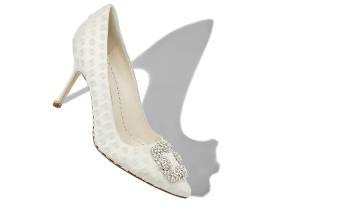 Women Hangisi Manolo Blahnik HANGISI 90 White Textile Dobby Print Jewel Buckle Pumps Women Hangisi Manolo Blahnik HANGISI 90 White Textile Dobby Print Jewel Buckle Pumps