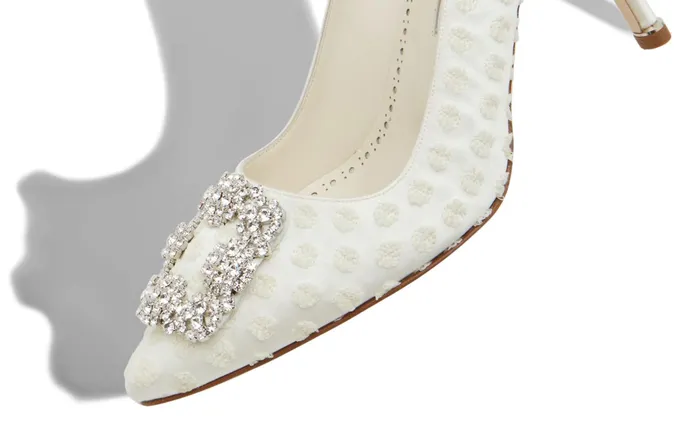 Women Hangisi Manolo Blahnik HANGISI 90 White Textile Dobby Print Jewel Buckle Pumps Women Hangisi Manolo Blahnik HANGISI 90 White Textile Dobby Print Jewel Buckle Pumps