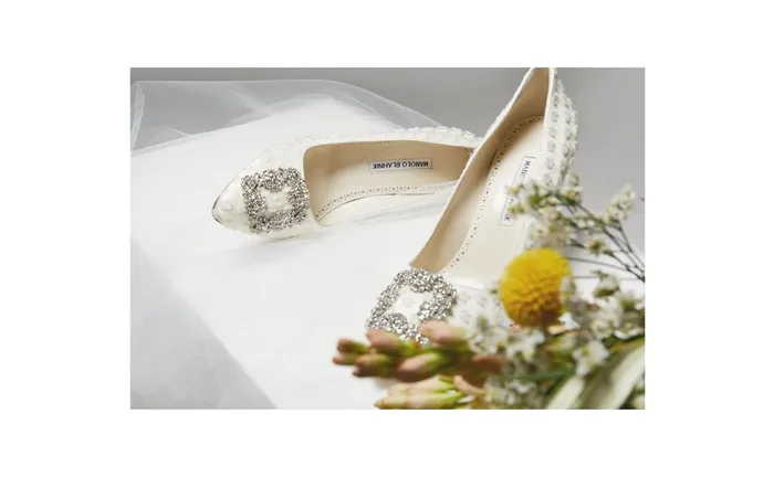 Women Hangisi Manolo Blahnik HANGISI 90 White Textile Dobby Print Jewel Buckle Pumps Women Hangisi Manolo Blahnik HANGISI 90 White Textile Dobby Print Jewel Buckle Pumps