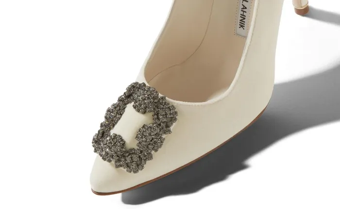 Women High Heels Manolo Blahnik HANGISI VELVET Cream Velvet Jewel Buckle Pumps Women High Heels Manolo Blahnik HANGISI VELVET Cream Velvet Jewel Buckle Pumps