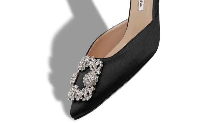Women Low Heels Manolo Blahnik HANGISIMU 50 Black Satin Jewel Buckle Mules Women Low Heels Manolo Blahnik HANGISIMU 50 Black Satin Jewel Buckle Mules