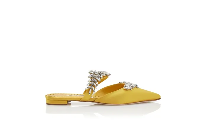 Women Lurum Manolo Blahnik LURUMFLAT Yellow Satin Crystal Embellished Flat Mules Women Lurum Manolo Blahnik LURUMFLAT Yellow Satin Crystal Embellished Flat Mules