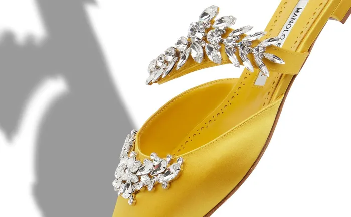 Women Lurum Manolo Blahnik LURUMFLAT Yellow Satin Crystal Embellished Flat Mules Women Lurum Manolo Blahnik LURUMFLAT Yellow Satin Crystal Embellished Flat Mules