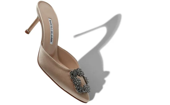 Women Mid Heels Manolo Blahnik HANGISIMU Light Beige Satin Jewel Buckle Mules Women Mid Heels Manolo Blahnik HANGISIMU Light Beige Satin Jewel Buckle Mules